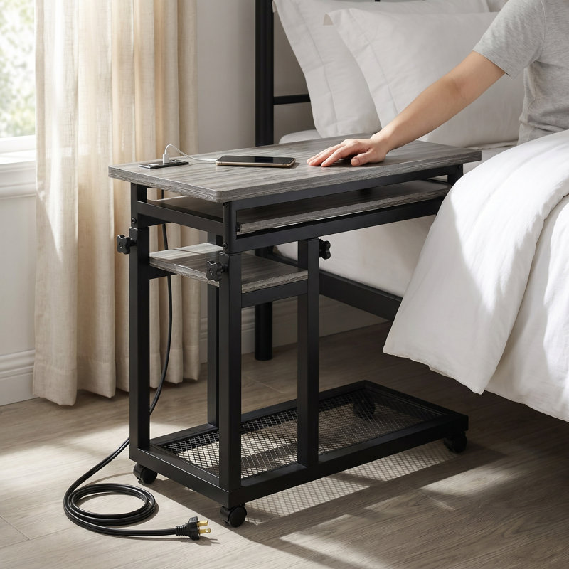 Table de bout à hauteur réglable brun rustique 31,5 po avec tablettes de rangement, plateau à clavier et prises de courant
