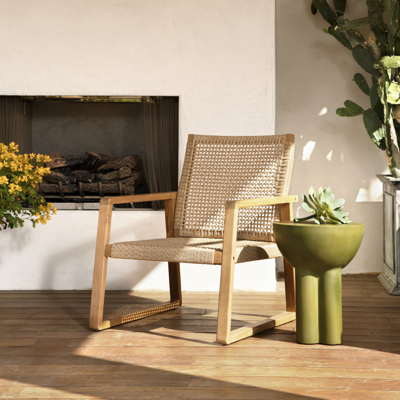 Chaise de patio en teck Makenlei