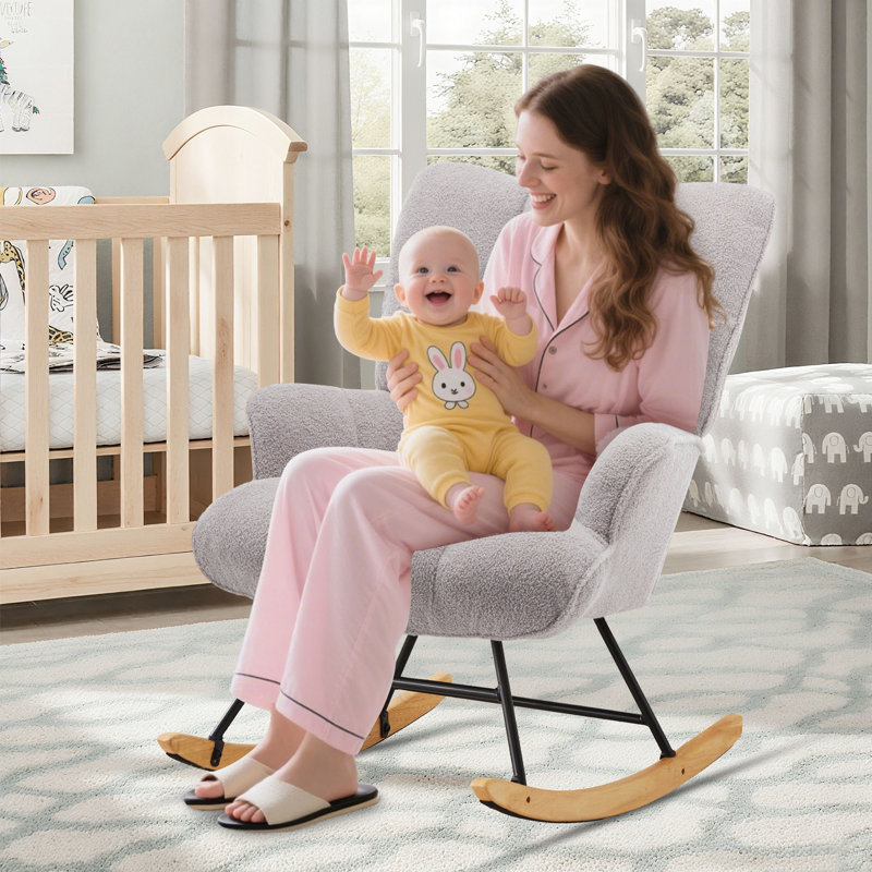 Chaise berçante rembourrée à haut dossier avec pieds en bois massif Teddy, Gris