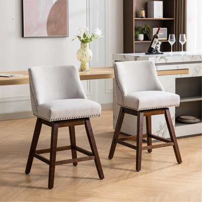 Hauteur de comptoir pivotante, siège de 26 po. De 2 tabourets de bar rembourrés avec une rotation de 360 °. Rembourrage en mousse souple et à ressorts en acier pour plus de confort. Dossier courbé. Fabriqué à partir de bois d'hévéa de qualité supérieure.