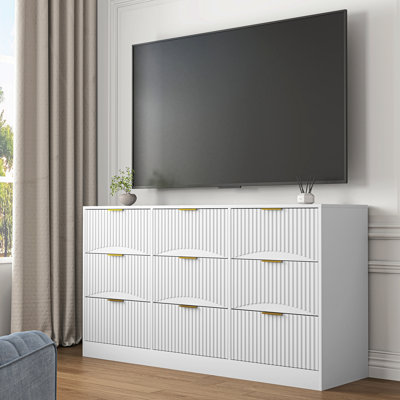 Commode blanche 9 tiroirs, grande commode profonde de 63 po, commode en bois avec 9 tiroirs pour la chambre à coucher, commodes longues pour le salon, couloir, panneau de tiroir avec motifs ondulés