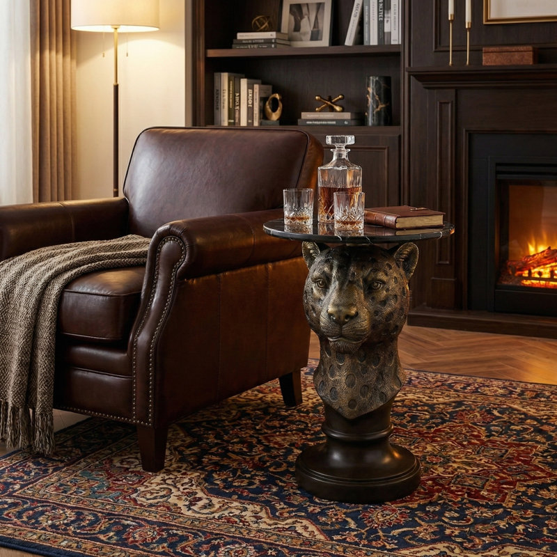 Table de bout à tête de léopard avec texture réaliste et plateau en faux marbre, parfait pour un décor audacieux et élégant