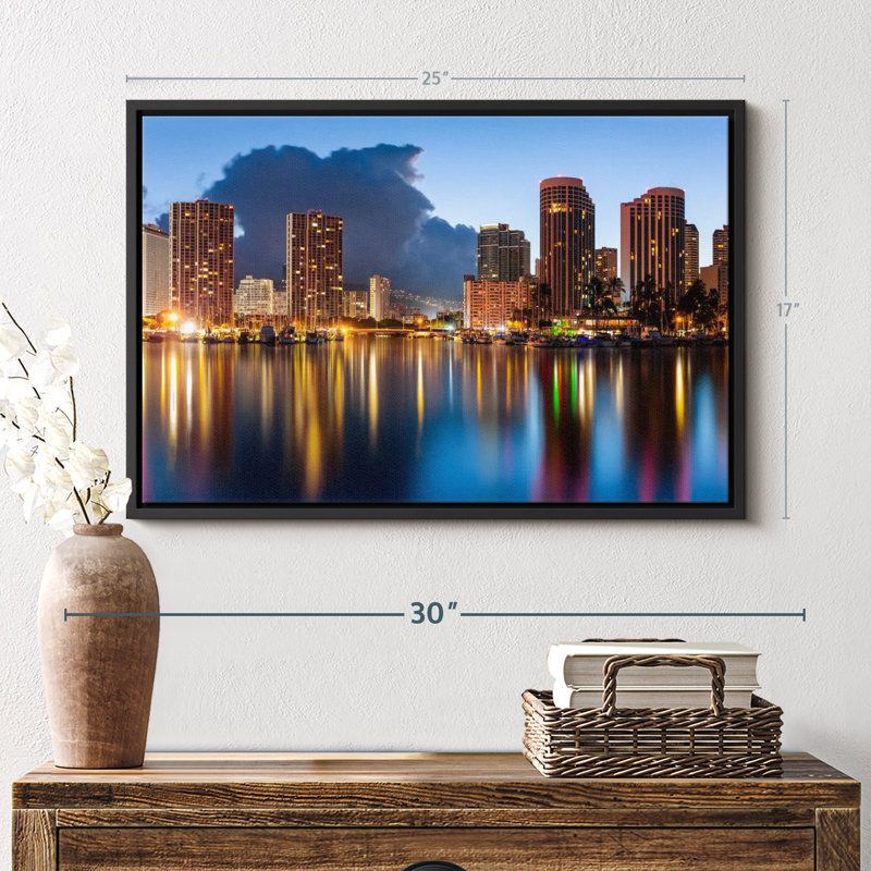 Impression sur toile Honolulu Nightscape, H 17 po x l 25 po