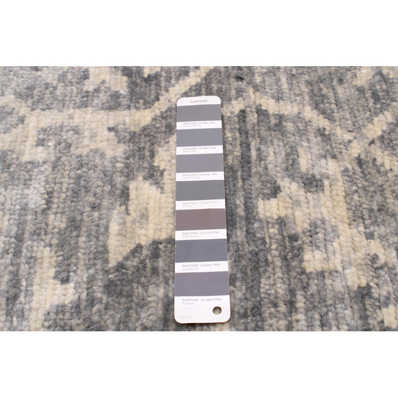 Tapis gris foncé Mystique 9 po 1 po x 11 po 9 po