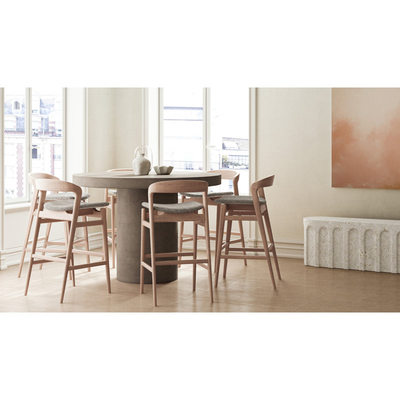 Vicky Bench, Ivory