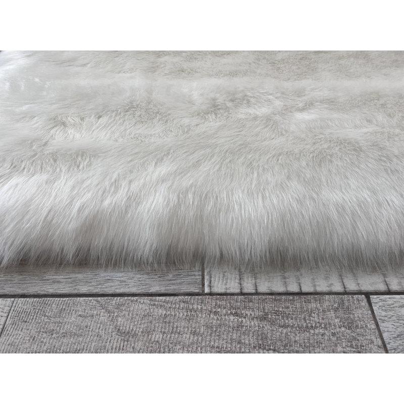 Mar Vista Performance Faux Sheepskin Indoor Rug, Rectangle 1'6" x 2'6"