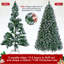 Arbre de Noël artificiel givré décoré de pommes de pin-1165044877-1159597728