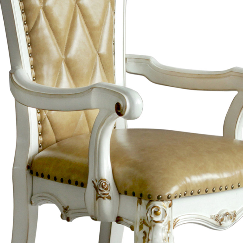 2 fauteuils couleur caramel, garniture perle antique, chaises de salle à manger classiques, revêtement, détails, style