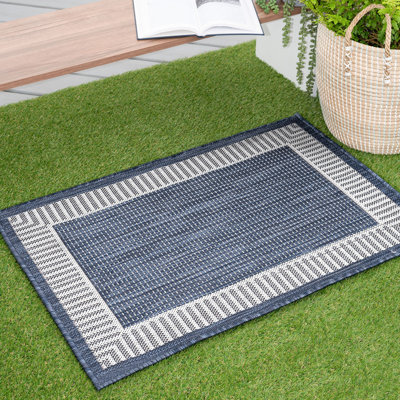 Tapis intérieur / extérieur en polypropylène tissé à plat de couleur unie Garrettsville