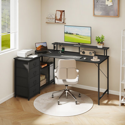  Bureau d'ordinateur en L avec station de charge, support pour écran et 4 tiroirs en tissu, station de travail réversible de 61 po