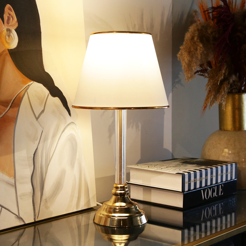 Lampe de table élégante, 17,7 po de hauteur, base en plastique blanc et métal, culot en tissu 5,5 x 5,5 po | Douille E27, 40 W maximum | Design moderne et glamour, parfait pour le salon, la chambre à coucher et le bureau, éclairage élégant et fonctionnel