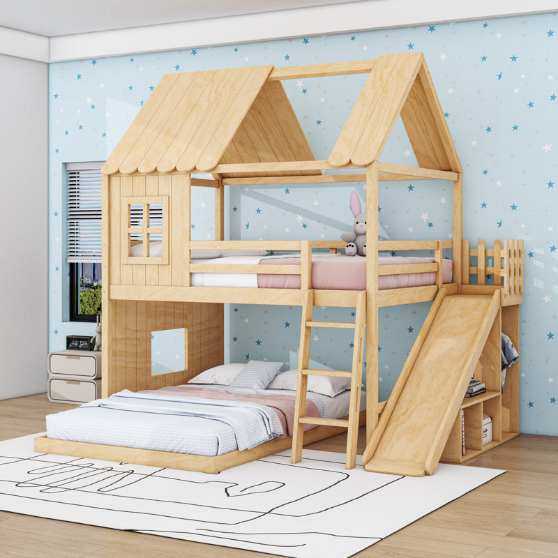 Lit superposé double au-dessus d'un lit double en bois avec garde-robe, glissières et tablettes, Naturel