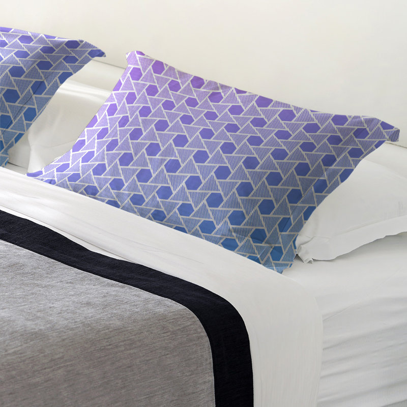 Taie décorative hexagones et triangles Katelyn Elizabeth, Polyester, Très grand lit, Mauve / bleu