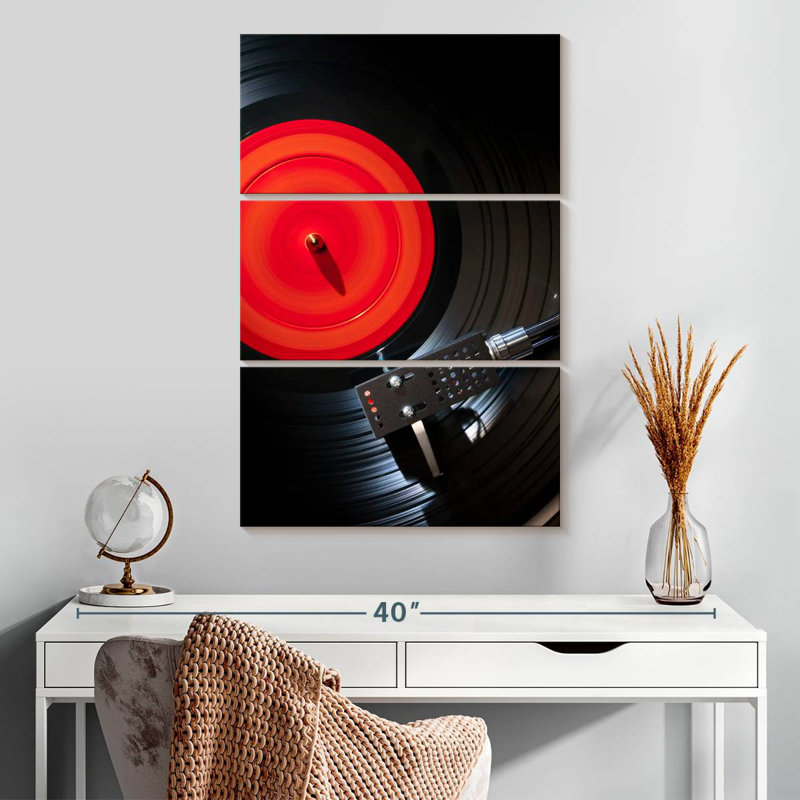 Abarca jouant du vinyle, H 32 po x l 20 po