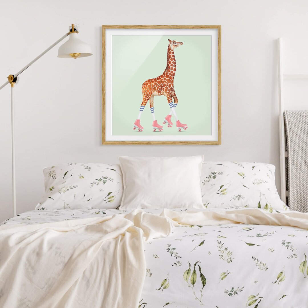 Gerahmter Grafikdruck Giraffe with Roller Skates von Jonas Loose