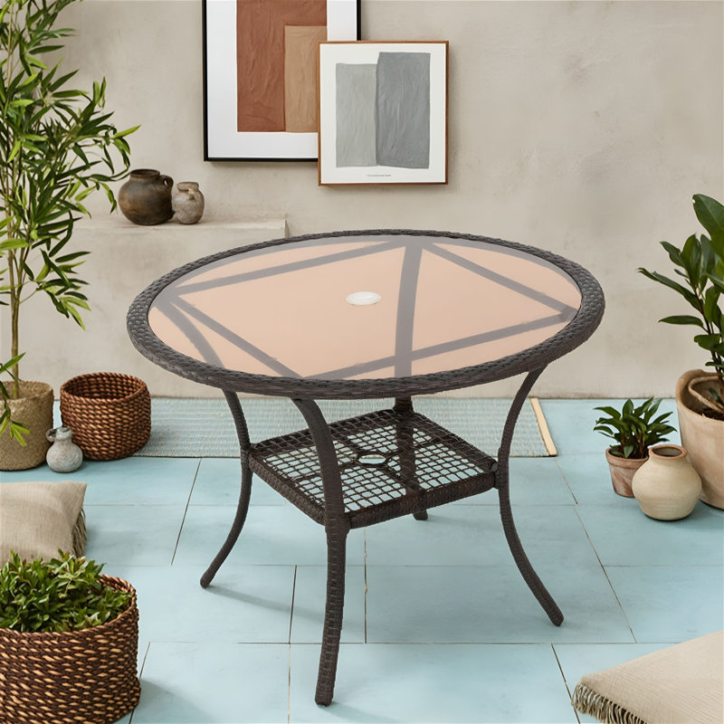 Table extérieure en résine avec plateau en verre trempé