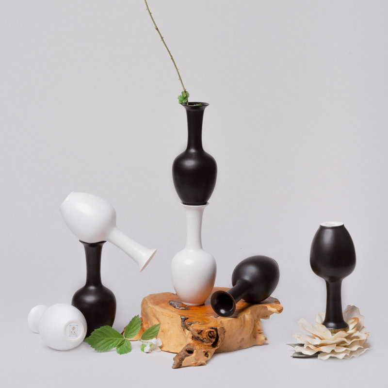 Mini vase Lotus en porcelaine semi-mat, Noir