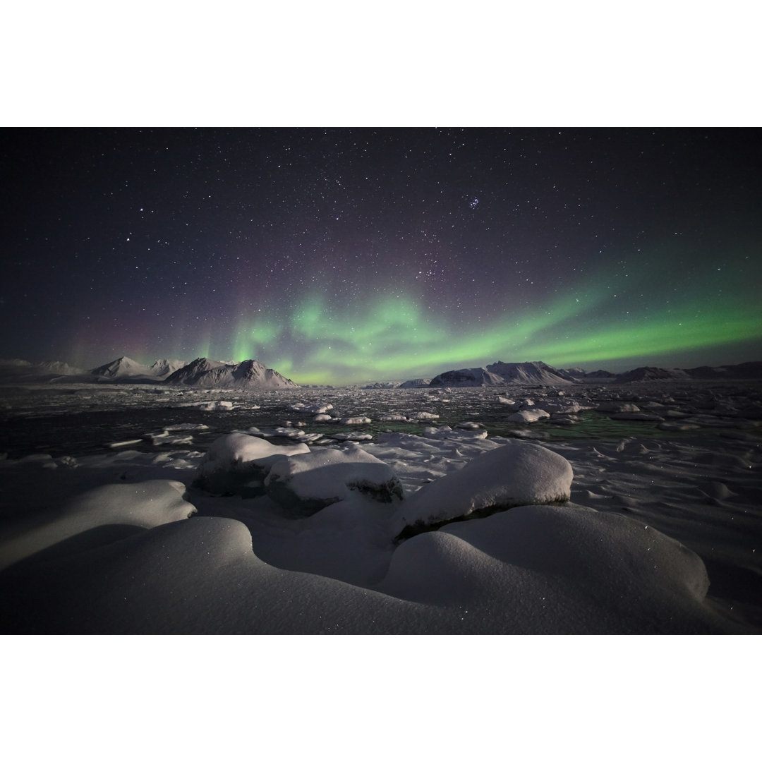 Arctic Climate, Aurora Borealis - Wrapped Canvas Photograph