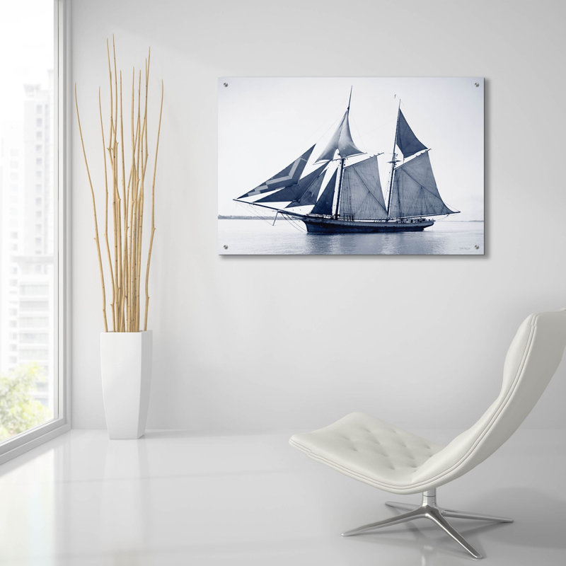 «Indigo Yacht 3» par Stellar Design Studio, art mural en verre acrylique, H 24 po x l 36 po x P 0,2 po