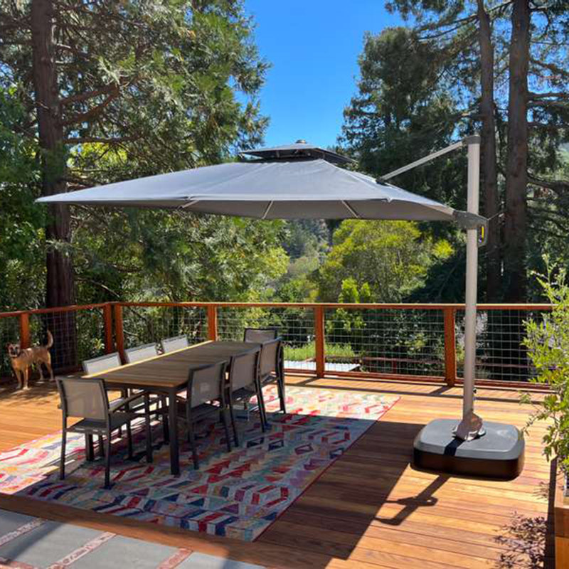 Parasol en porte-à-faux carré 132 po avec base à roulettes, gris, Gris