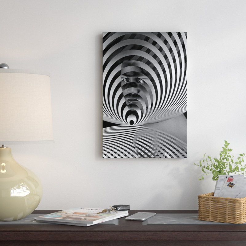 «Vertigo», impression, H 26 po x l 18 po x P 1,5 po, Toile avec cadre noir