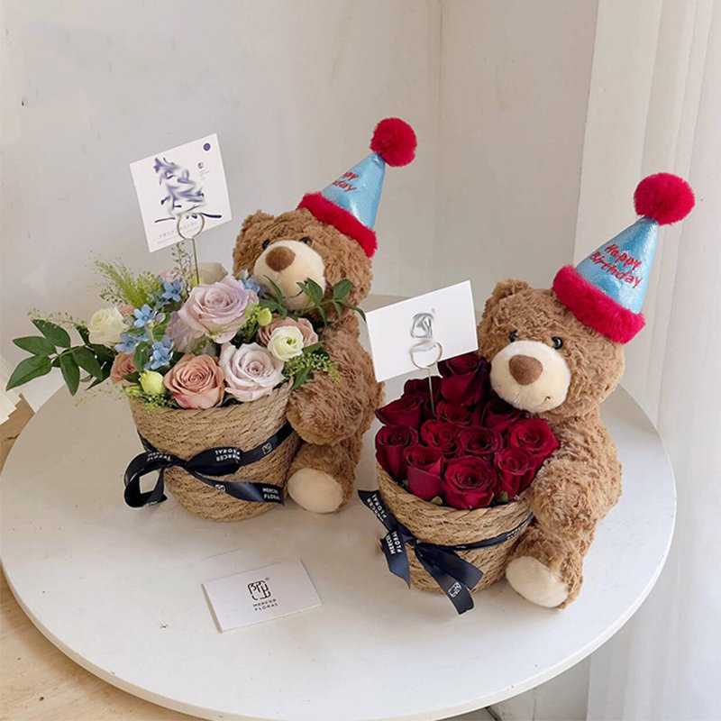 14 "H Simulation de panier de fleurs, fleur de rose artificielle faite à la main avec un joli panier d'ours d'anniversaire pour un décor de bureau à domicile, cadeau de Saint-Valentin (coloré)