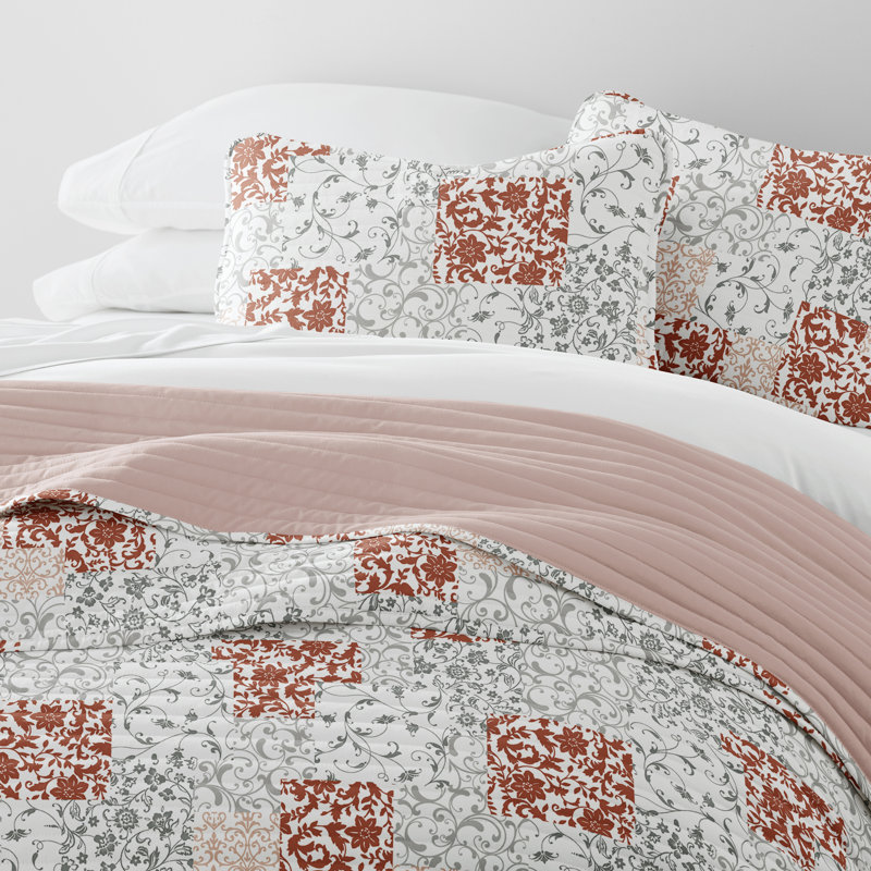 Blush Twin Reversible Microfiber Patchwork Quilt Set