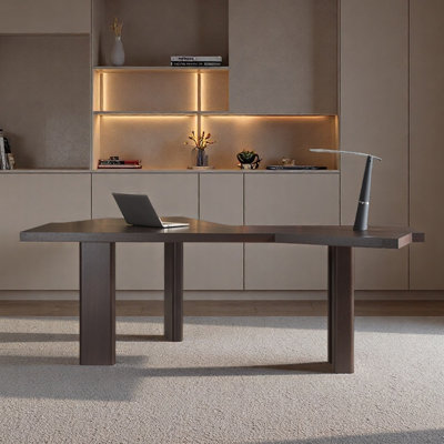 Simple bureau en forme d'éventail pour écrire