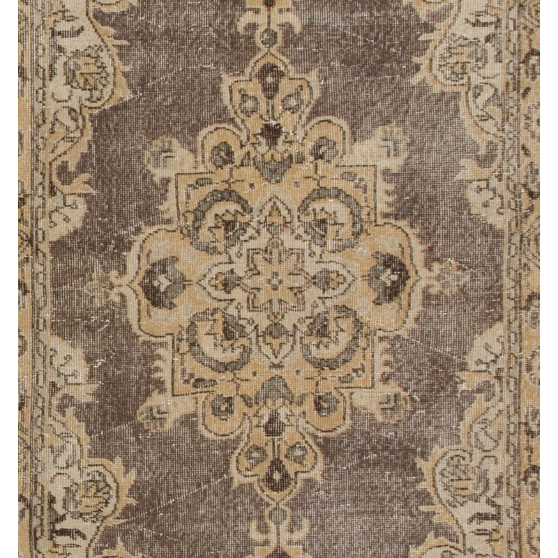 Tapis turc rétro. Tapis en laine fait à la main. Beige, brun, jaune sable doux