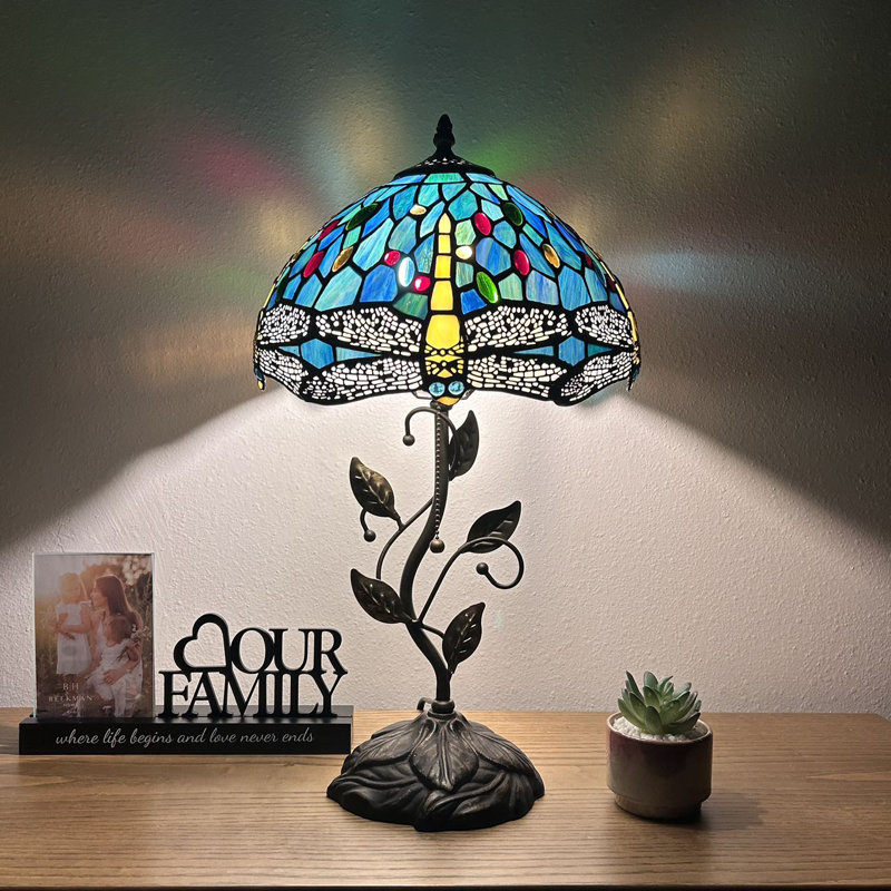 Lampe de table Meryem Tiffany avec libellule en verre coloré bleu vert et ampoule DEL incluse H 22 po x l 12 po x P 12 po