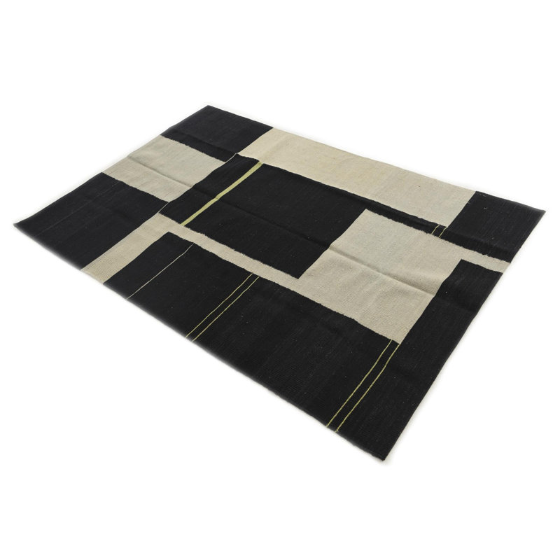 Tapis noir 4x6 Petrella