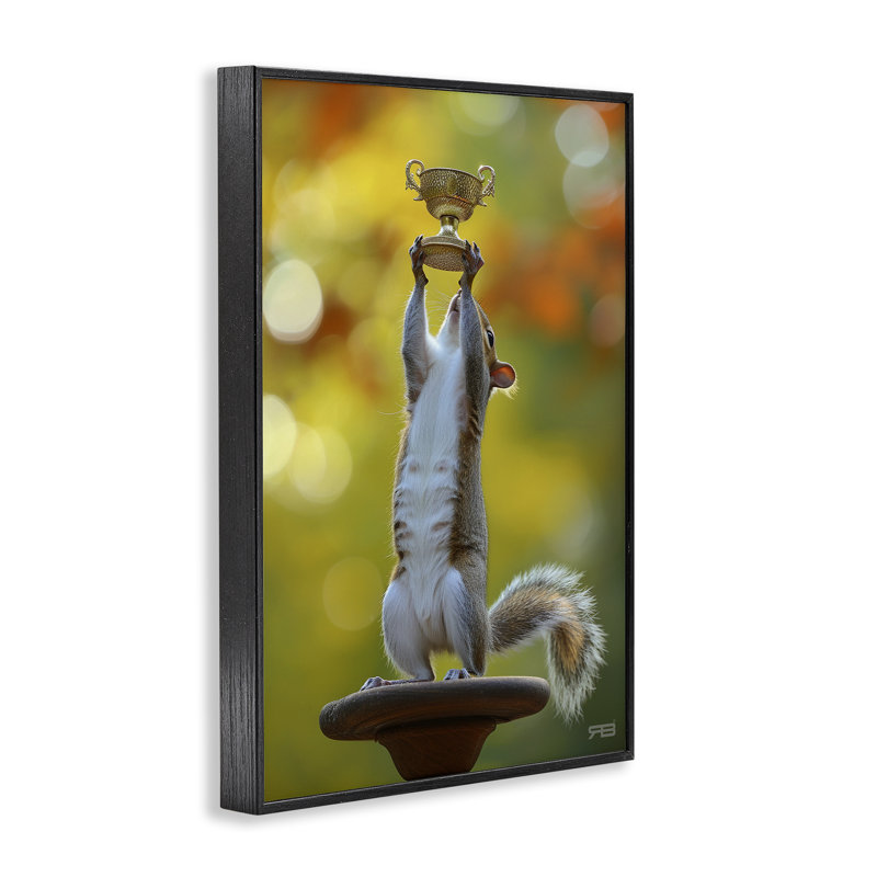 Écureuil tenant un trophée, estampe numérique encadrée par Roozbeh Bahramali, H 18 po x l 12 po, Giclée encadrée noir minuit