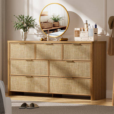 Commode en rotin à 7 tiroirs pour chambre à coucher, commode moderne de 140 cm de large avec 7 grands espaces de rangement et un design aux bords arrondis, style bohème, chêne naturel