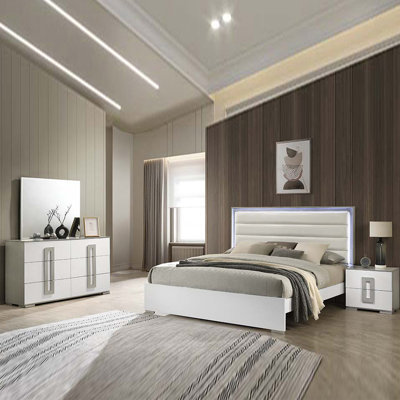 Modern Glow 4-Piece Queen Bedroom Set With LED Headboard In White