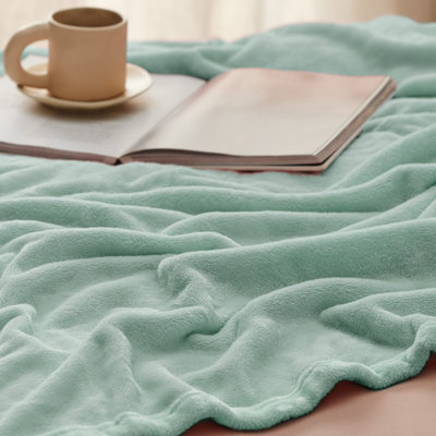 Bedsure 280GSM Soft Lightweight Plush Cozy Blankets For Bed, Sofa, Couch, Travel, Camping