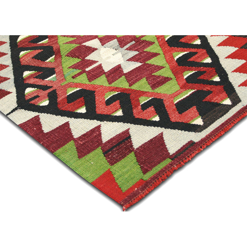 Tapis unique en laine noué à la main des années 1960 de 4 pi 9 po x 7 pi 6 po en rouge / vert / noir