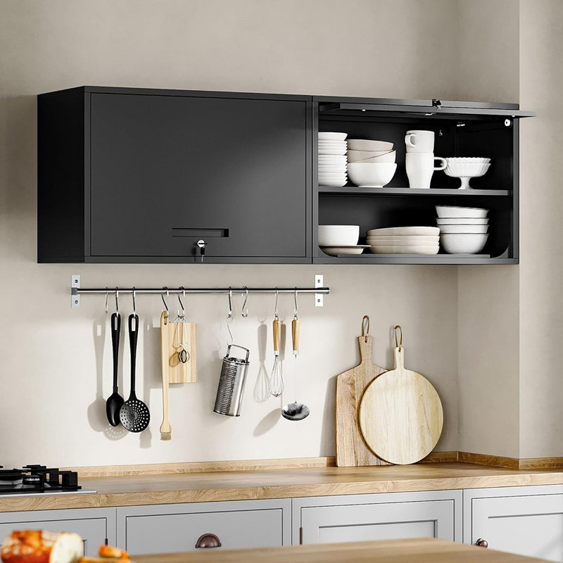 Armoire murale en métal avec portes et tablettes