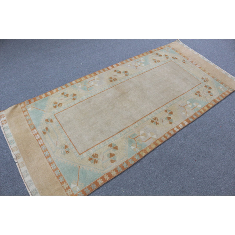 Le tapis rétro rétro Anatolian brun idéal pour une chambre de bébé est un tapis d'intérieur turc fabriqué à la main en Turquie