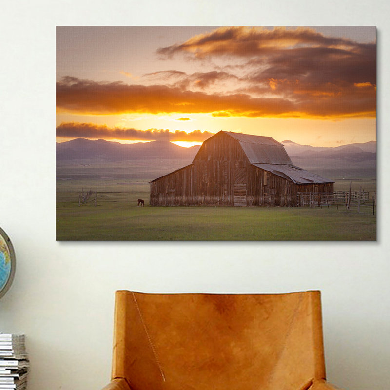 «Wet Mountain Barn II» par Dan Ballard, reproduction sur toile tendue sur châssis, H 18 po x l 26 po x P 1,5 po, Pas de tapis
