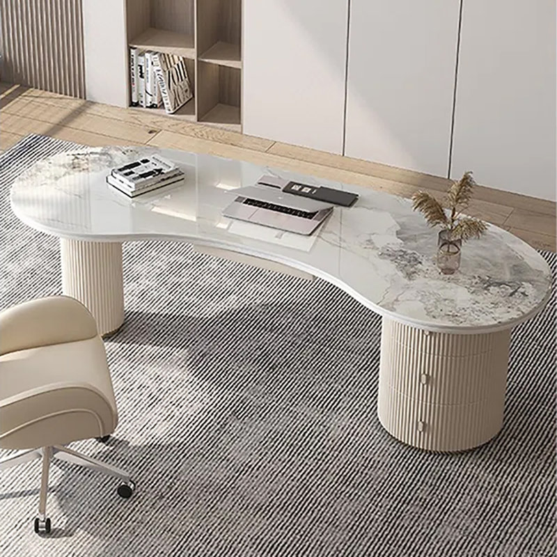 Bureau d'écriture ovale moderne avec plateau en pierre frittée et bases à colonnes cannelées