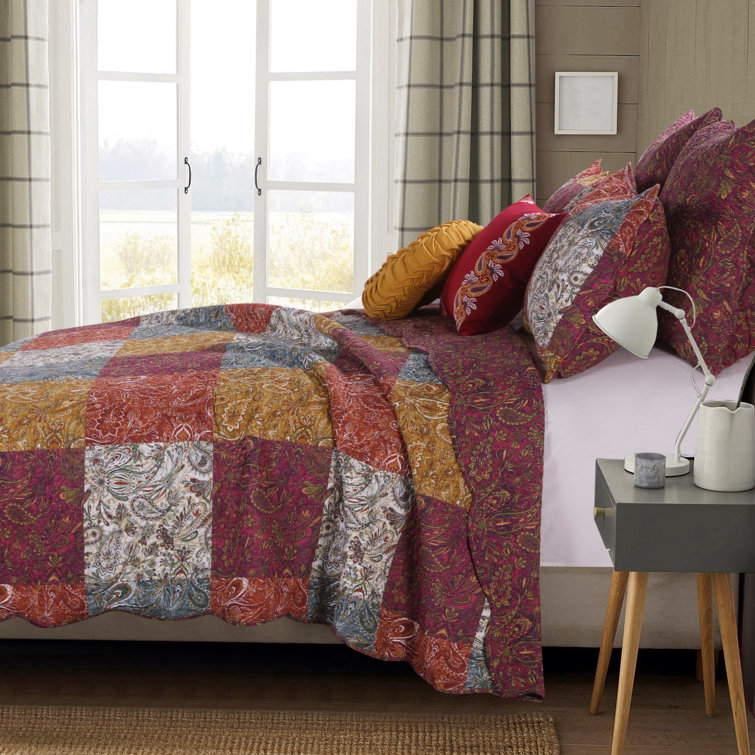 Queen Cranberry Floral Patchwork Quilt Set