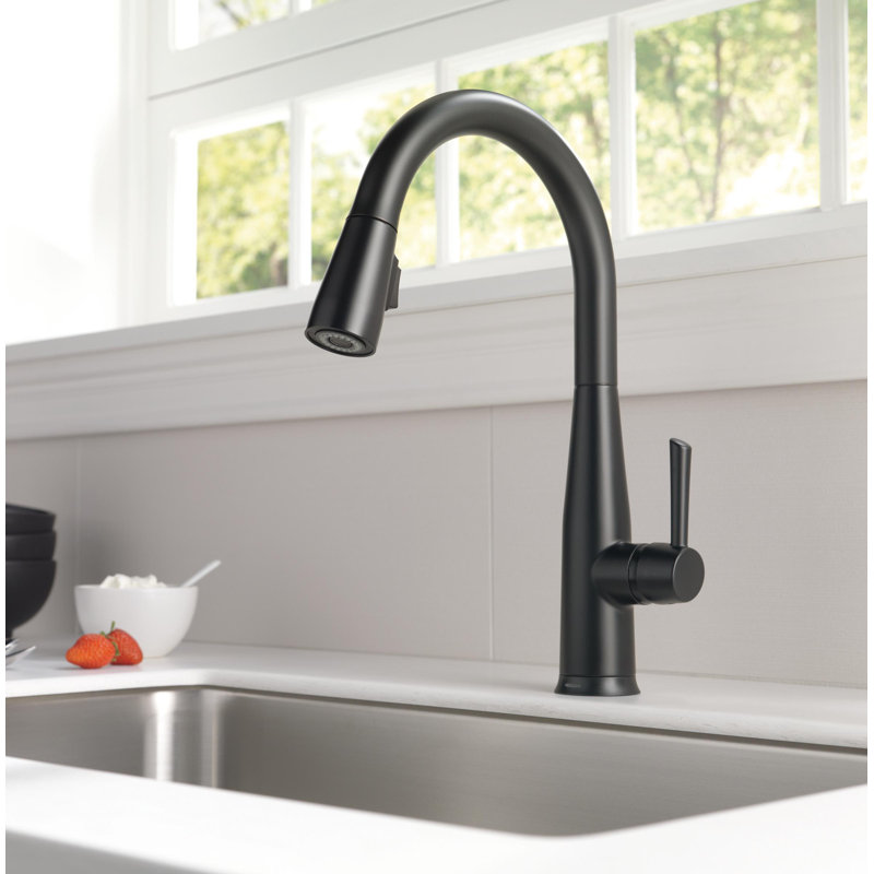 Essa Pull Down Single Handle Kitchen Faucet with MagnaTite Docking and Touch2O Technology, Matte Black