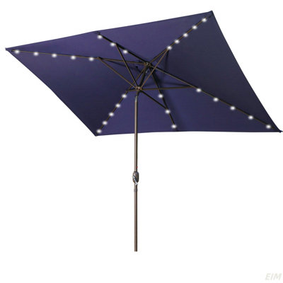 Parasol rectangulaire imperméable et lampes solaires 6,5 pi X 10 pi , 26 lumières DEL, inclinaison à bouton-poussoir, manivelle (parasol de patio)