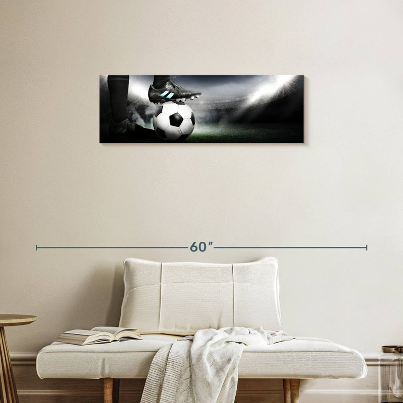 Crampons sur ballon de soccer sur toile, H 12 po x l 36 po x P 1,25 po