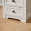 Table d'appoint Farmhouse avec station de charge, tables de chevet antiques avec tiroirs, table de chevet avec tablette ouverte pour la chambre à coucher