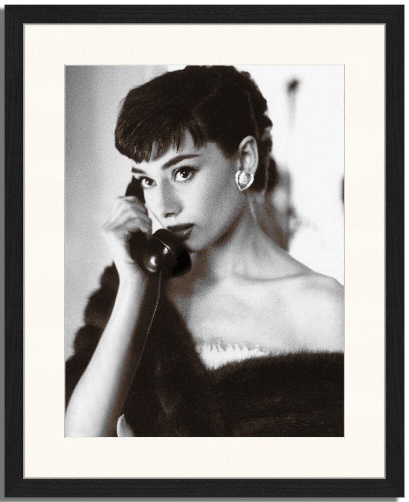 Gerahmtes Poster Audrey Hepburn Call