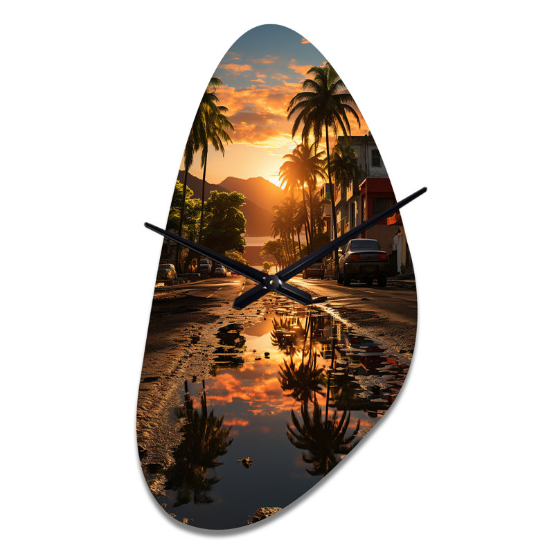 «Schwalb Puerto Rico Landscape - Puerto Rico», forme unique horloge murale en métal, impression d'horloge asymétrique verte
