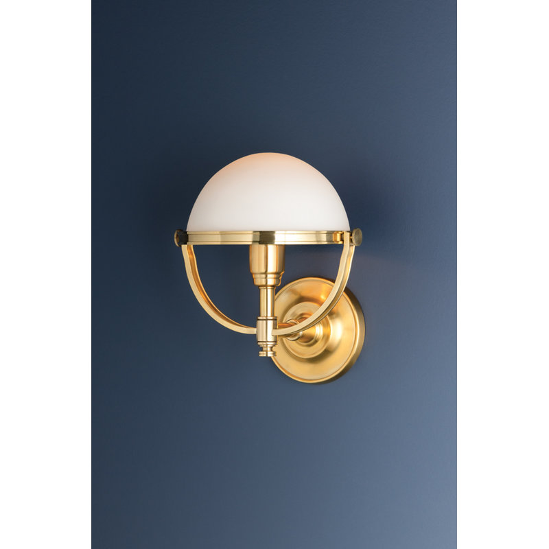 Stratford 1 - Light Armed Sconce, Aged Brass