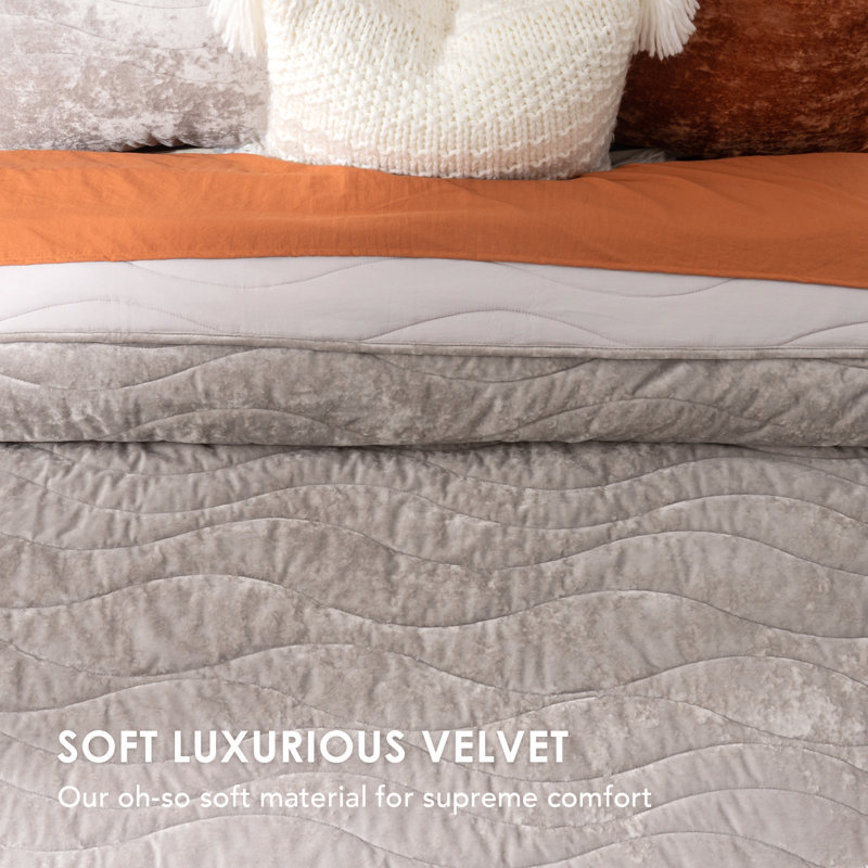 Ensemble de courtepointe Wave, Gris argenté, Courtepointe pour grand lit + 2 taies décoratives