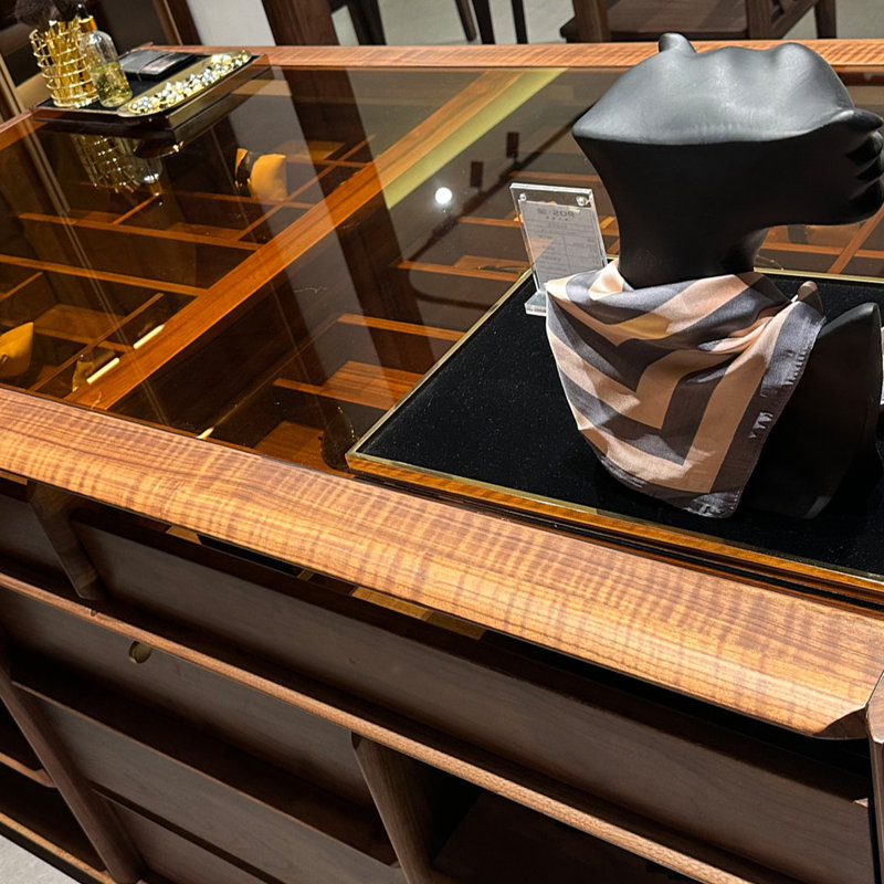 Comptoir rectangulaire en verre trempé transparent de 62,99 po, structure en bois de noyer brun, armoire à bijoux